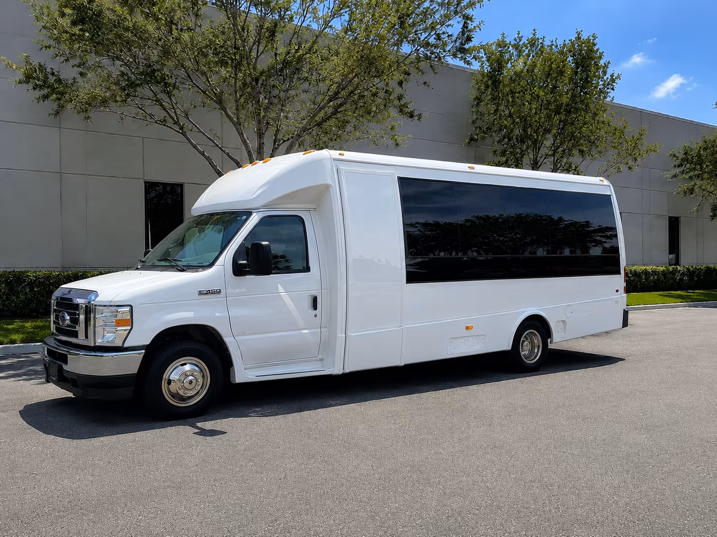bus rentals for bands and performers touring through michigan