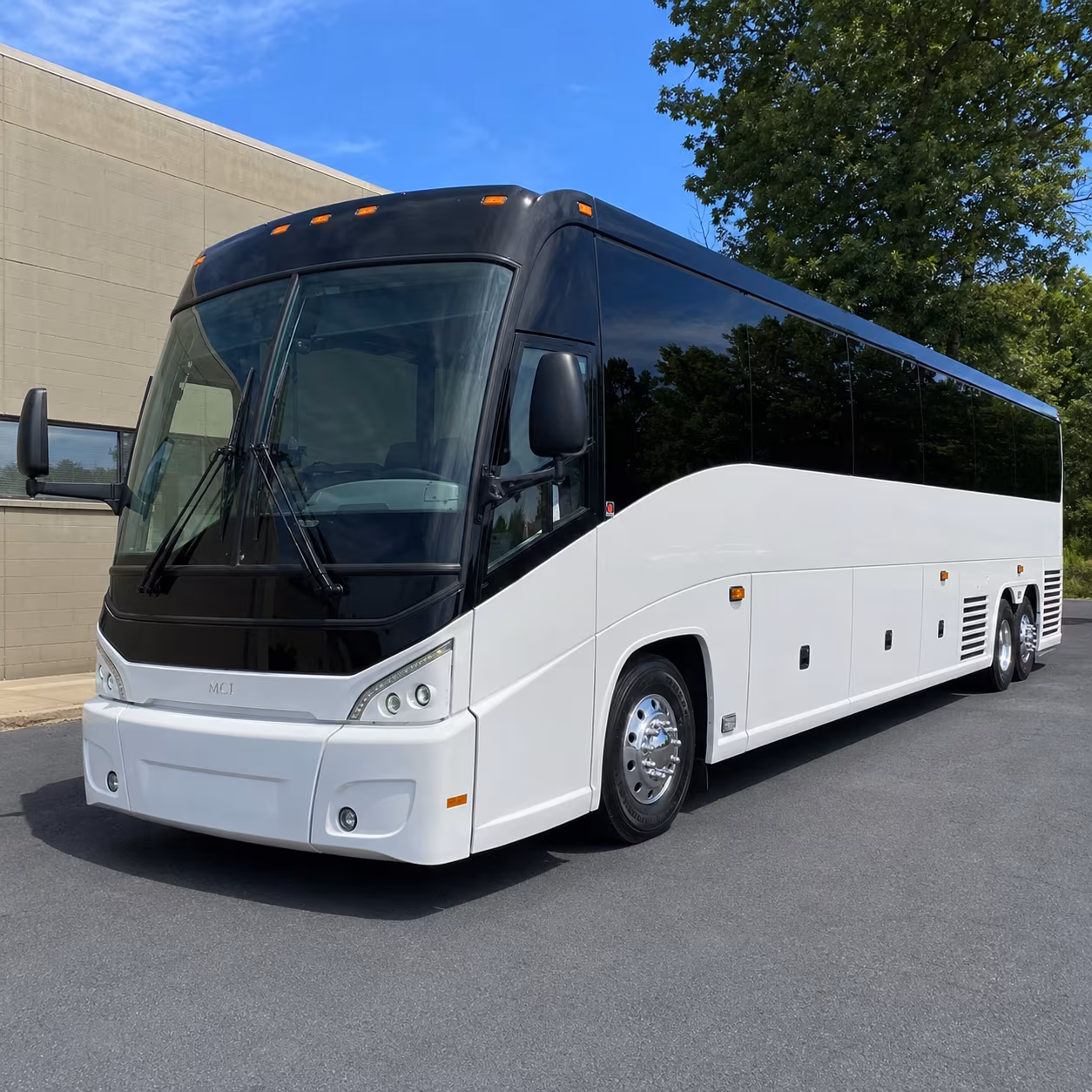 bus rentals for westland groups flying into willow run regional michigan airports