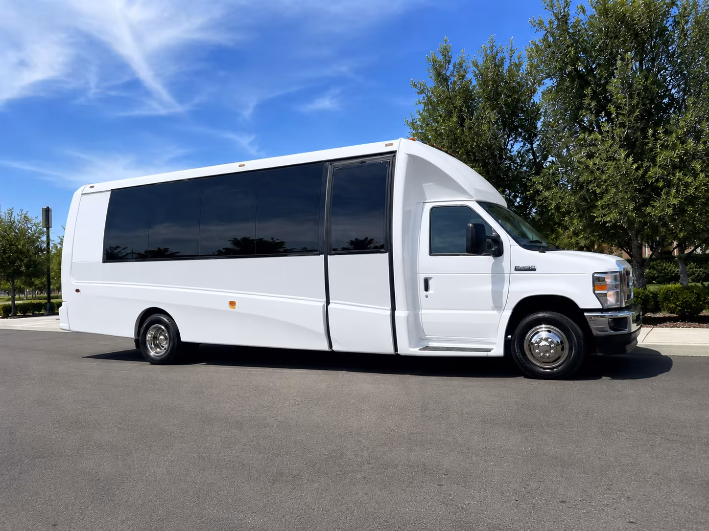 shuttle buses to michigan lottery amphitheatre at freedom hill