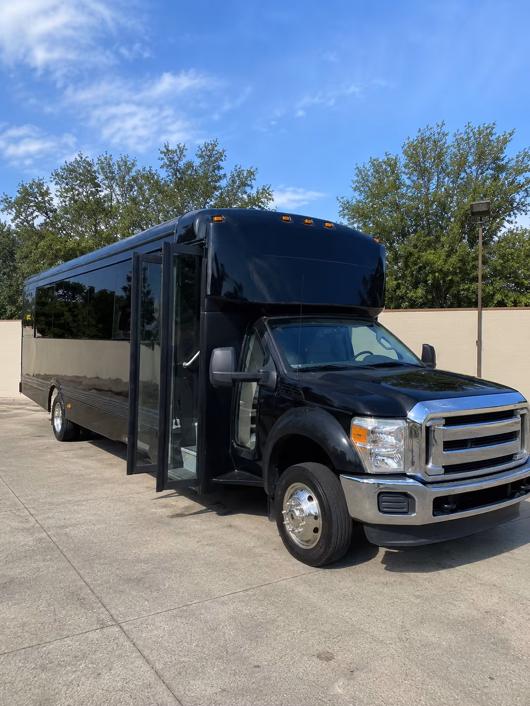 westland 20 passenger party bus