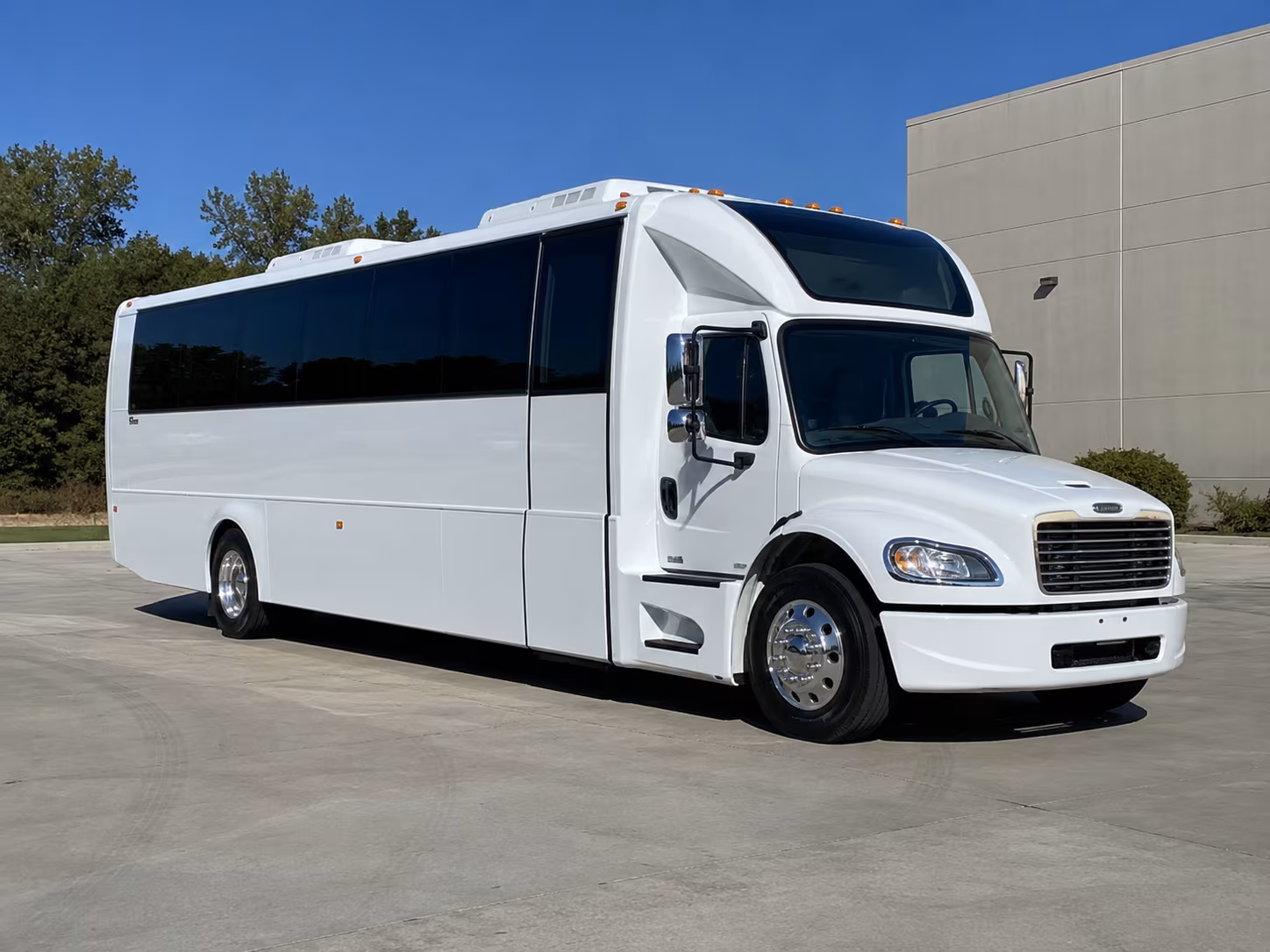 westland 28 passenger party bus